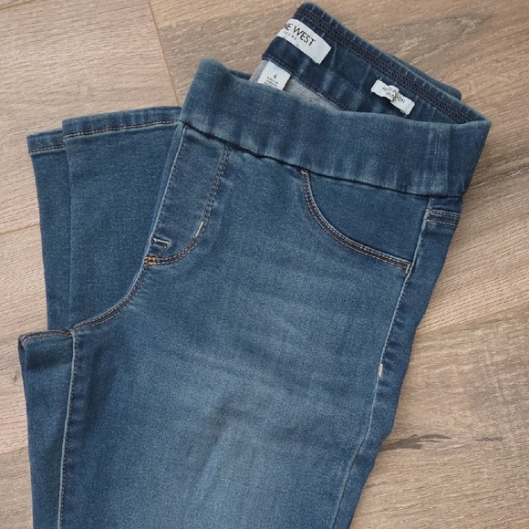 Nine West Heidi Pull-On Skinny Jeans NEW - Picture 3 of 6